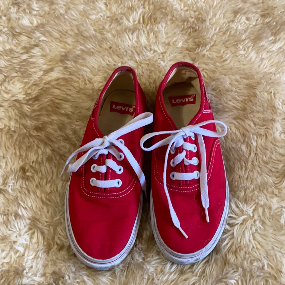 Red Low Cut Levi’s Sneakers